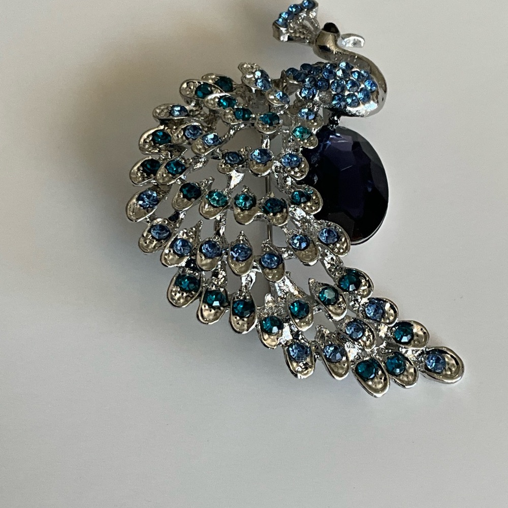 Peacock Crystal Brooch Pin Blue Silver Style